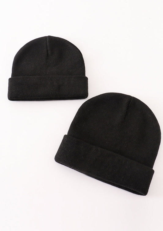 Black ribbed basic knit beanie
